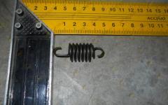 Пружина возврата выжимного подшипника (996914) L=47, D=17 4425 HOWO