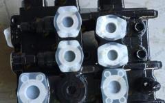 Клапан управляющий гидросистемы (джойстиковое управление) LG833B