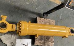 Цилиндр управления ковшом D штока 80 мм SDLG LG933 4120000868