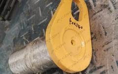 Палец  сочленения гидроцилиндра поворота с рамой передний d=50 L=140 LG968/956