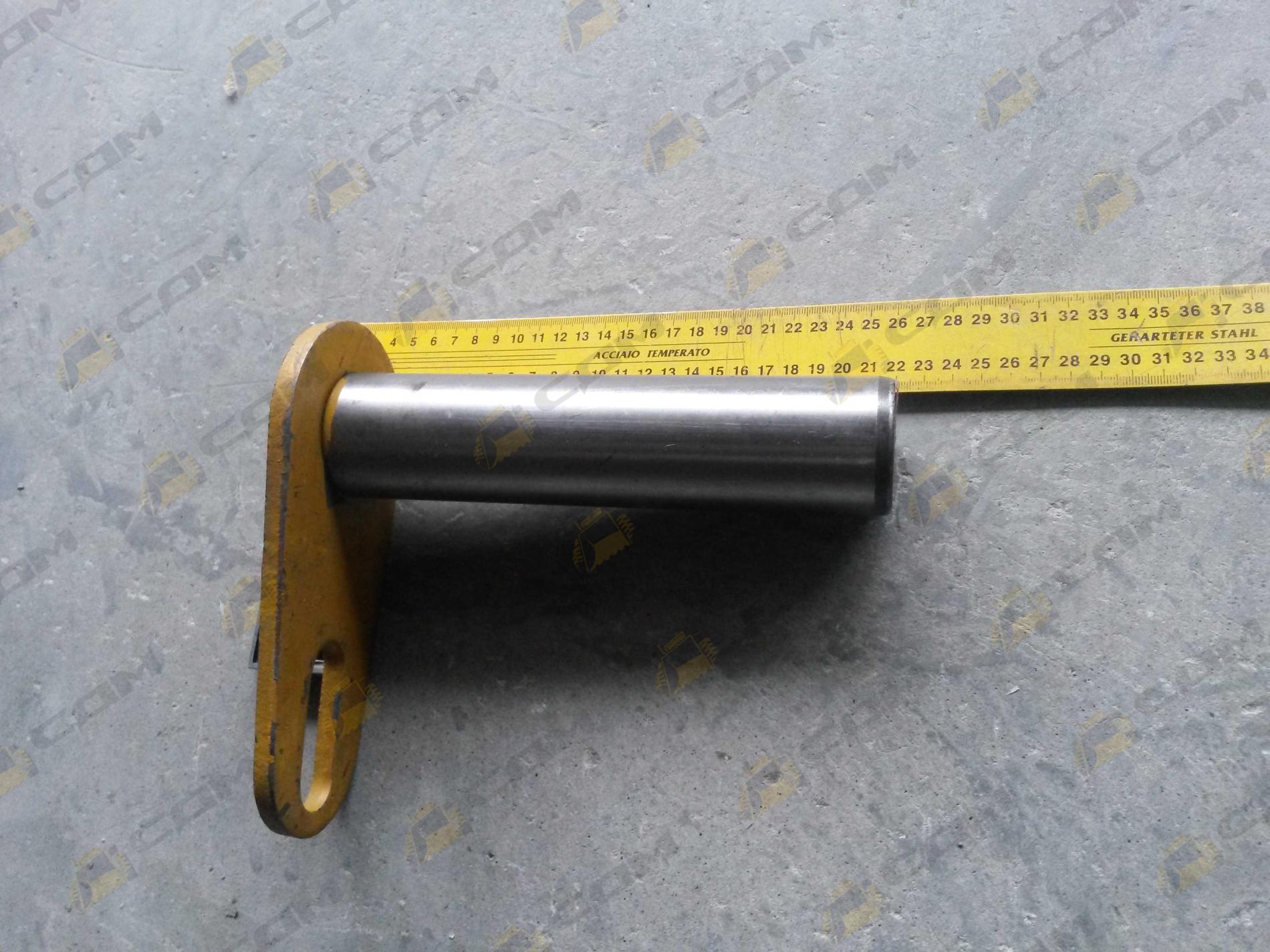 Палец крепления цилиндра стрелы к раме D=50 L=220 овальный фланец CDM833 LG30F.10I-002/310003D LG833.10V.05