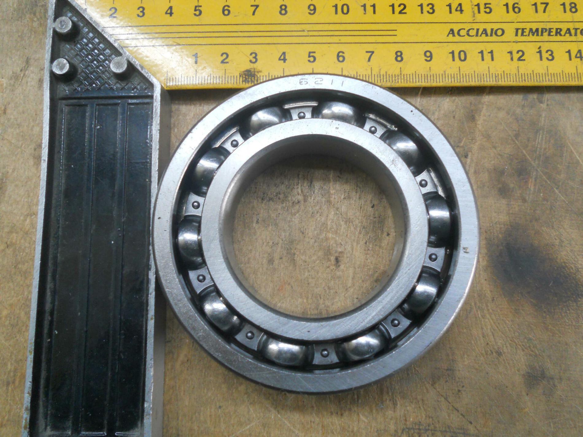 Подшипник 6211 (211) HOWO/CDM855